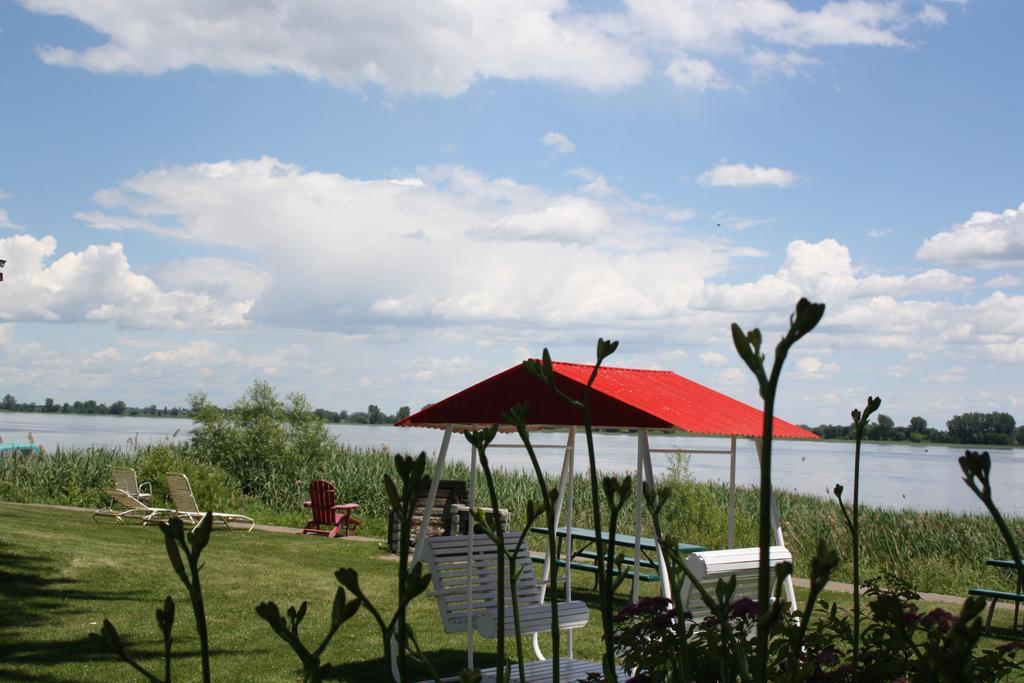 Au Doc Motel Repentigny Esterno foto