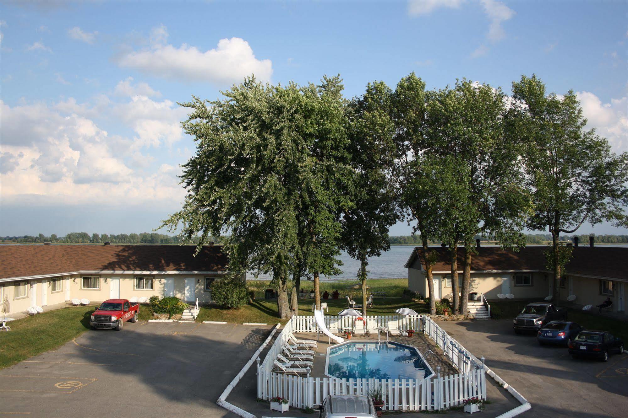 Au Doc Motel Repentigny Esterno foto
