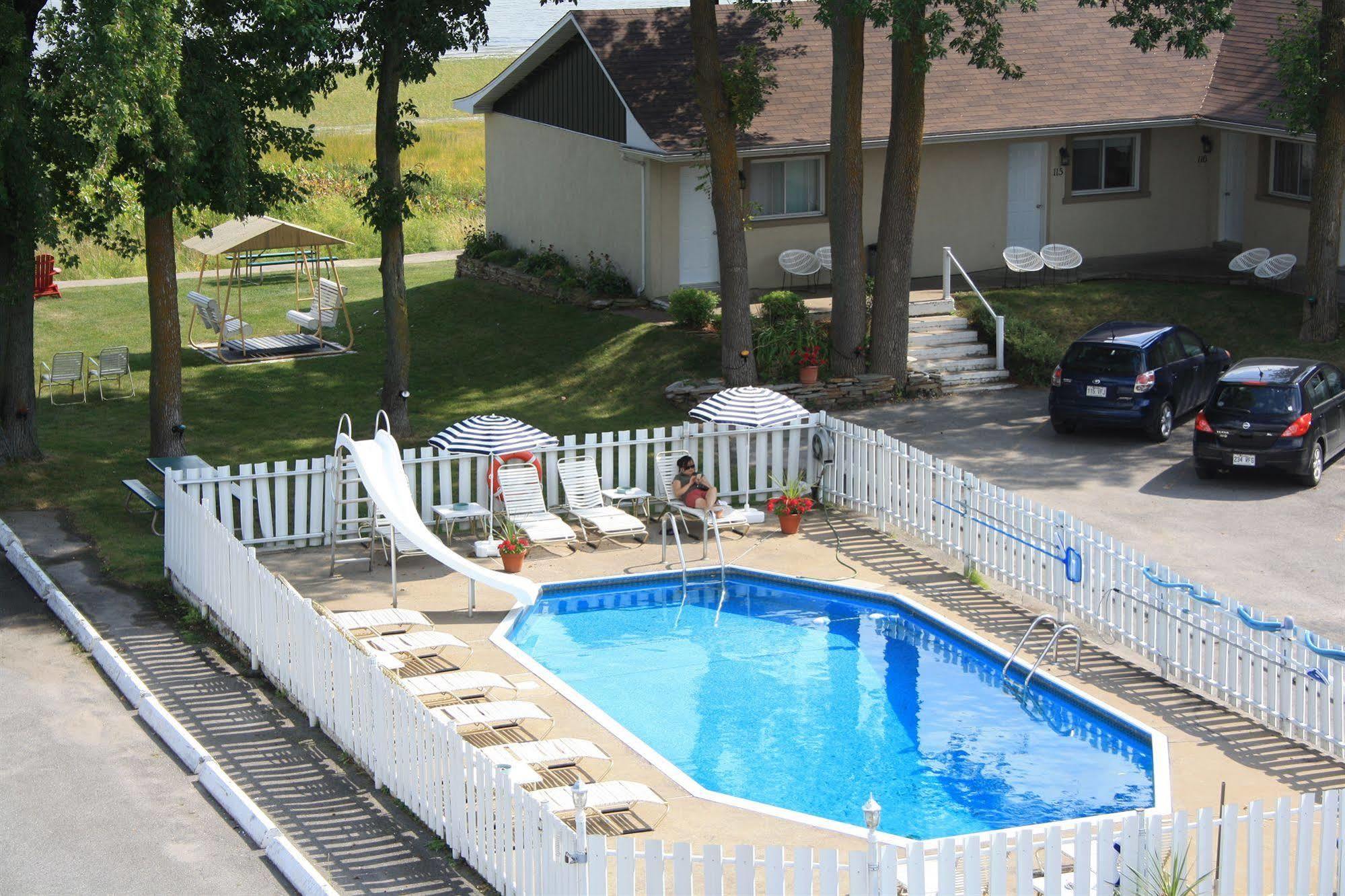 Au Doc Motel Repentigny Esterno foto