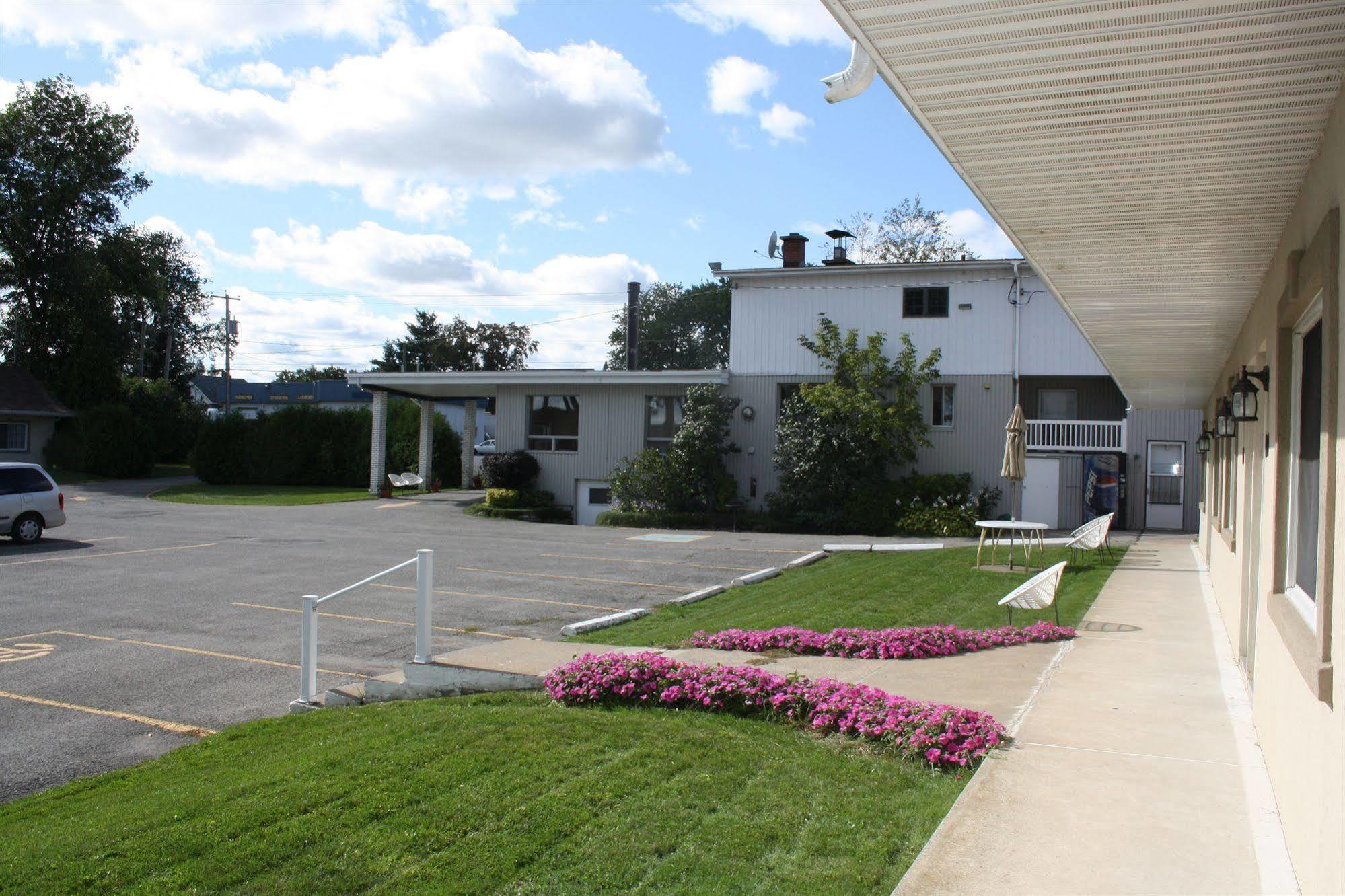 Au Doc Motel Repentigny Esterno foto